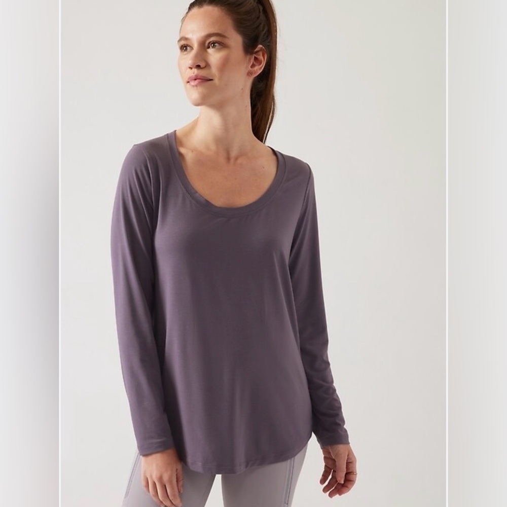 Women's Athleta Stratus II Long Sleeve Scoop Neck Top Purple Size Medium